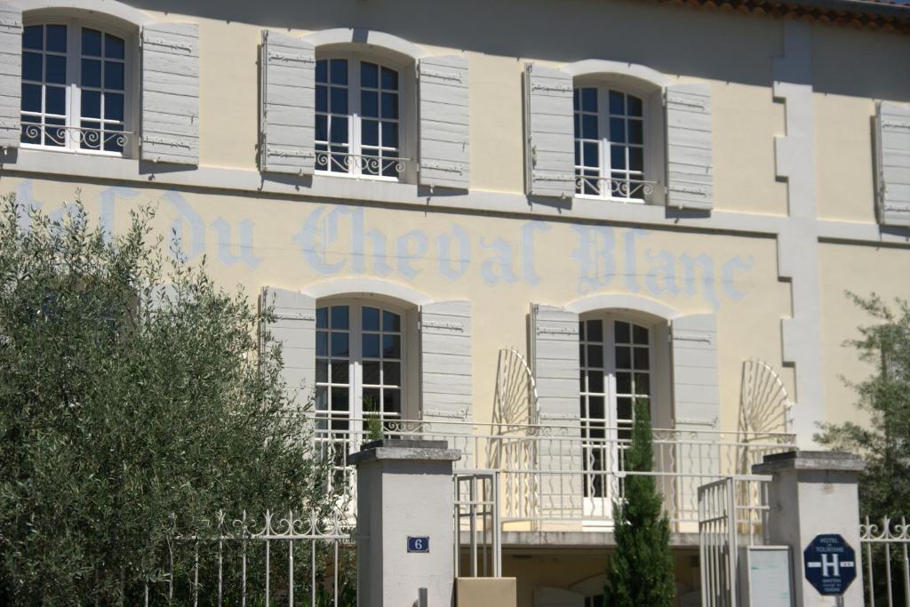 Hotel Du Cheval Blanc Saint-Rémy-de-Provence Exterior foto