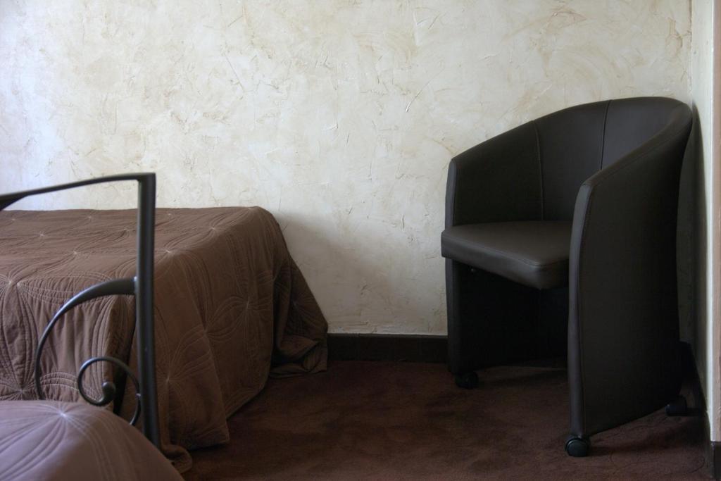Hotel Du Cheval Blanc Saint-Rémy-de-Provence Zimmer foto